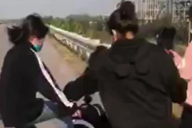 Vụ hai thiếu nữ bị đánh hội đồng dã man có thể xử lý hình sự? 