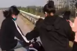 Vụ hai thiếu nữ bị đánh hội đồng dã man có thể xử lý hình sự? 