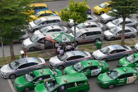 Sẽ tăng nặng mức phạt đối với lái xe taxi "chặt chém" khách?