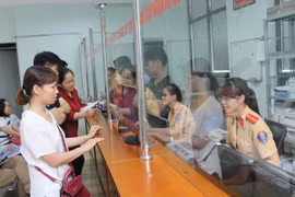 Không nghỉ cuối tuần phục vụ nhân dân đăng ký xe đạp điện