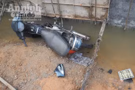 Rơi xuống hố công trình, 2 công nhân tử vong