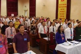 Hát quốc ca trong lễ chào cờ thể hiện lòng tự hào dân tộc