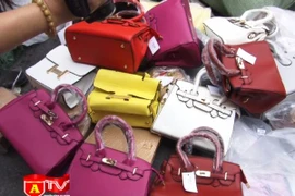 Phát hiện cơ sở sản xuất, kinh doanh túi xách, ví da giả thương hiệu nổi tiếng