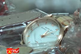 Phát hiện 10.000 chiếc đồng hồ đeo tay không rõ nguồn gốc xuất xứ
