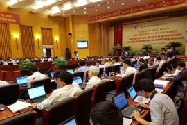 Giao lưu trực tuyến với Bộ TN-MT: Dân thắc mắc chính sách bồi thường, chậm cấp "sổ đỏ"