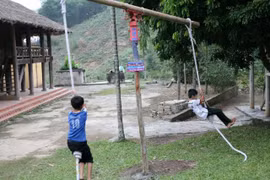 Lễ hội xích đu cho trẻ tại Công viên Yên Sở