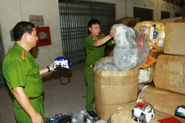 Thu giữ hơn 5.000 mũ bảo hiểm không đạt chuẩn