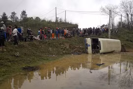 "Chết hụt", hàng chục người ngồi bên vệ đường đợi hoàn hồn 