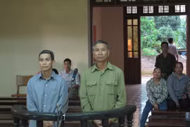 Xét xử nhóm đối tượng bắt giữ người trái pháp luật