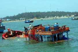 Lại thêm một tàu cá bất ngờ bị tàu lạ đâm chìm 