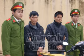 Bắt khẩn cấp 2 đối tượng chuyên cướp tài sản