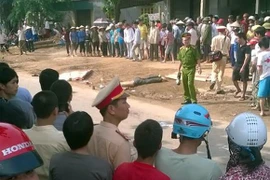 Một người bị đứt lìa đầu khỏi cổ do đâm vào đuôi xe tải chở gỗ