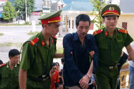 Hai vợ chồng già mượn xe ô tô của con đi buôn ma túy