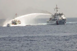 Tàu Trung Quốc cố tình đâm chìm tàu ngư dân Việt Nam rồi bỏ mặc người bị nạn