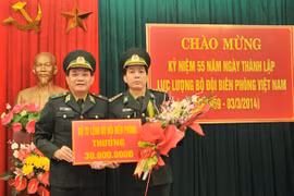 Thưởng “nóng” lực lượng bắt đối tượng vận chuyển gần 5 kg ma túy tổng hợp