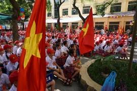 “Những bông hoa nhỏ” háo hức ngày khai trường