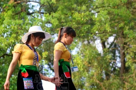 Bài 4: Nơi hoa ban nở thành người con gái Thái