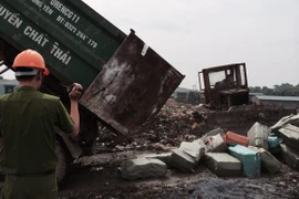 Tiêu hủy hơn 10 tấn ô mai bẩn in nhãn mác Trung Quốc