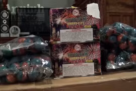 Bắt giữ đối tượng tàng trữ trái phép gần 2.000 quả pháo lậu