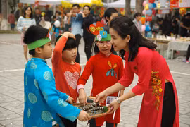 Học sinh Đoàn Thị Điểm tổ chức ngày hội Tết Nhân ái, sẻ chia yêu thương