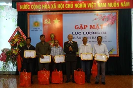 Công an tỉnh Đắk Lắk gặp mặt quần chúng tiêu biểu ở các buôn làng