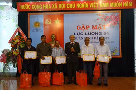 Công an tỉnh Đắk Lắk gặp mặt quần chúng tiêu biểu ở các buôn làng