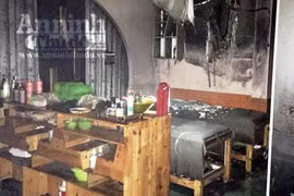 Cháy cơ sở thẩm mỹ, 6 nạn nhân đu thang dây thoát nạn