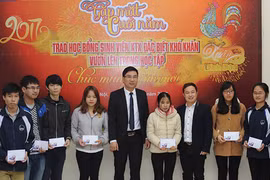 Cựu sinh viên KTX Mễ Trì "Nối yêu thương" tới các sinh viên nội trú