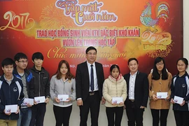 Cựu sinh viên KTX Mễ Trì "Nối yêu thương" tới các sinh viên nội trú