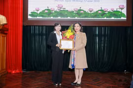 Trao giải cuộc thi viết về phòng chống bạo lực gia đình