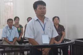 Lừa bán đất làm lối đi, ra tòa lại đổ vấy cho bị hại ép buộc