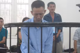 Lái xe chuyên chở phi công nhận tiền "chạy việc" rồi… "chạy làng"