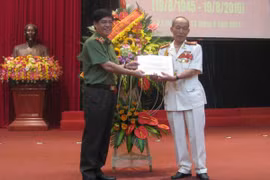 Mỗi cán bộ, sỹ quan hưu trí luôn là tấm gương sáng