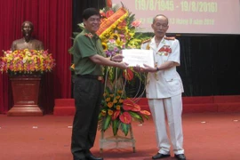 Mỗi cán bộ, sỹ quan hưu trí luôn là tấm gương sáng