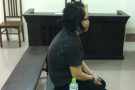 Cụ bà lưng còng khóc không thành tiếng vì đứa cháu gái… hư thân