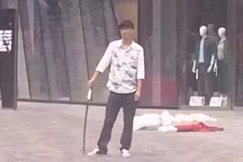 Mới 17 tuổi đã chém người tàn bạo 