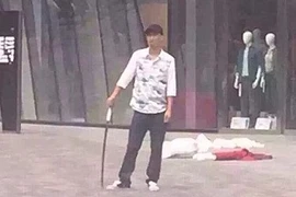 Mới 17 tuổi đã chém người tàn bạo 