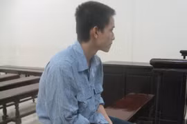 Thiếu nữ khai tăng tuổi để được "quan hệ" với bạn trai