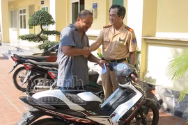 “Lần hồi” mua được chiếc xe, vừa tắm xong ra thì thấy mất