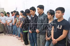 Triệt xoá “ổ bạc” lớn ven sông