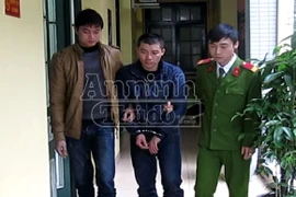 Mang súng colt theo người, sẵn sàng… “chiến”	