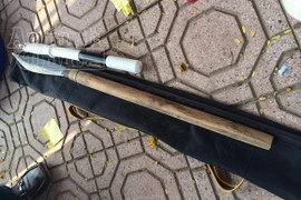 Thanh niên đeo mác lượn phố bị 141 bắt giữ