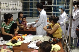 Vào tận bệnh viện Nhi TƯ để bán hạt mùi “chữa” sởi