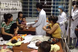 Vào tận bệnh viện Nhi TƯ để bán hạt mùi “chữa” sởi