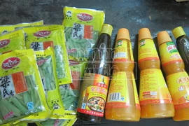 Nước mắm, nước sốt không rõ nguồn gốc “đổ bộ” về Hà Nội