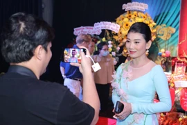 NSƯT Mỹ Uyên nghẹn ngào khi nhớ đến những cố nghệ sĩ trong ngày giỗ Tổ