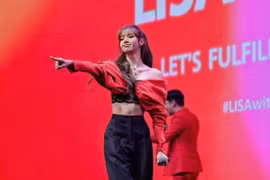 Sau Rosé, Lisa thành viên thứ 2 của BLACKPINK diện thiết kế Công Trí