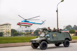 Dàn sao "Chiến sĩ quả cảm" “sốc nặng” trước buổi diễn tập có trực thăng, dàn khí tài hùng hậu