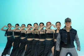 Ưng Hoàng Phúc khoe vũ đạo cực nét trong MV "Khép mi trong đêm"