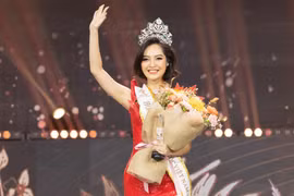 Nông Thuý Hằng đăng quang Hoa hậu các Dân tộc Việt Nam 2022